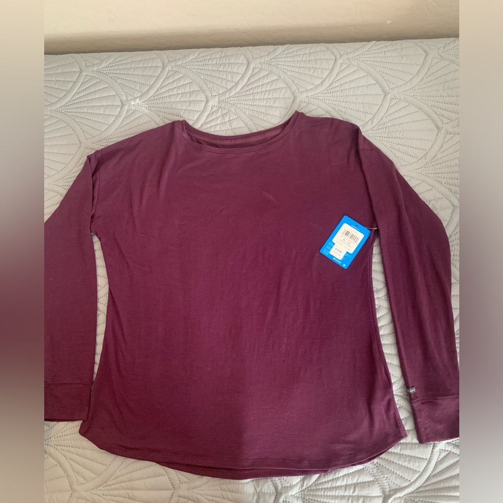Columbia woman’s omni-shade, purple long sleeve pullover shirt with tags XL